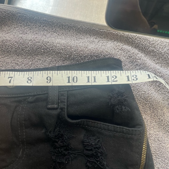 CARMAR JEAN SHORTS distressed - Picture 8 of 13